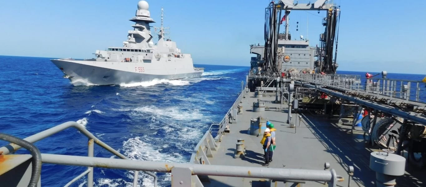 Κεντρική Μεσόγειος: Τουρκικό πλοίο υποστήριξης ανεφοδιάζει ιταλική φρεγάτα